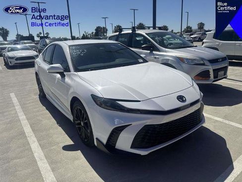 Used 2025 Toyota Camry SE FWD image 9