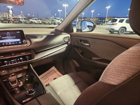 Used 2023 Nissan Rogue SV image 17