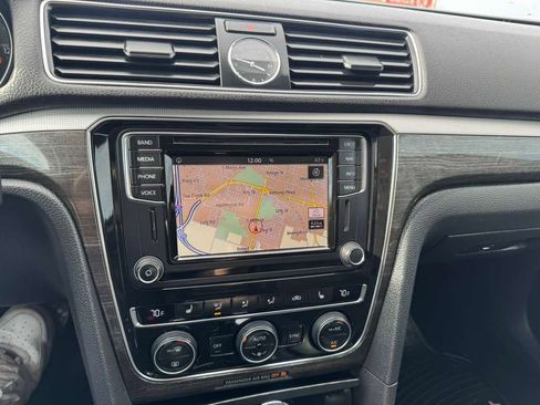 Used 2016 Volkswagen Passat 1.8T SE image 25