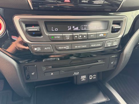 Used 2022 Honda Pilot Touring image 18
