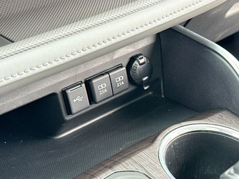 Used 2020 Toyota Highlander Limited FWD image 10