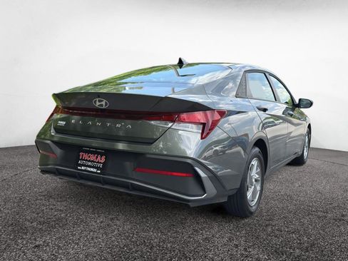Certified 2026 Hyundai Elantra SE w/ Cargo Package FWD image 7