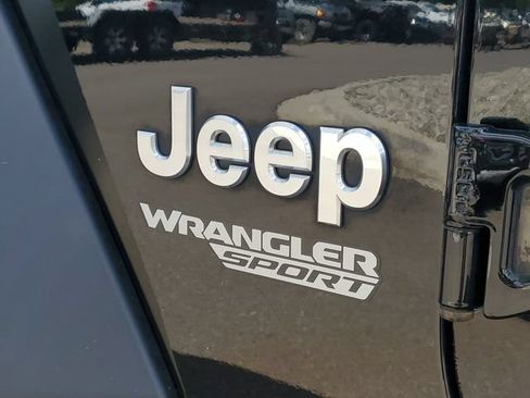 Used 2019 Jeep Wrangler Sport AWD/4WD image 6
