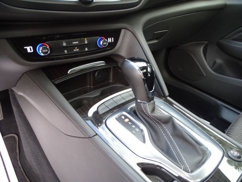 Used 2019 Buick Regal Preferred w/ Driver Confidence Package I FWD image 29