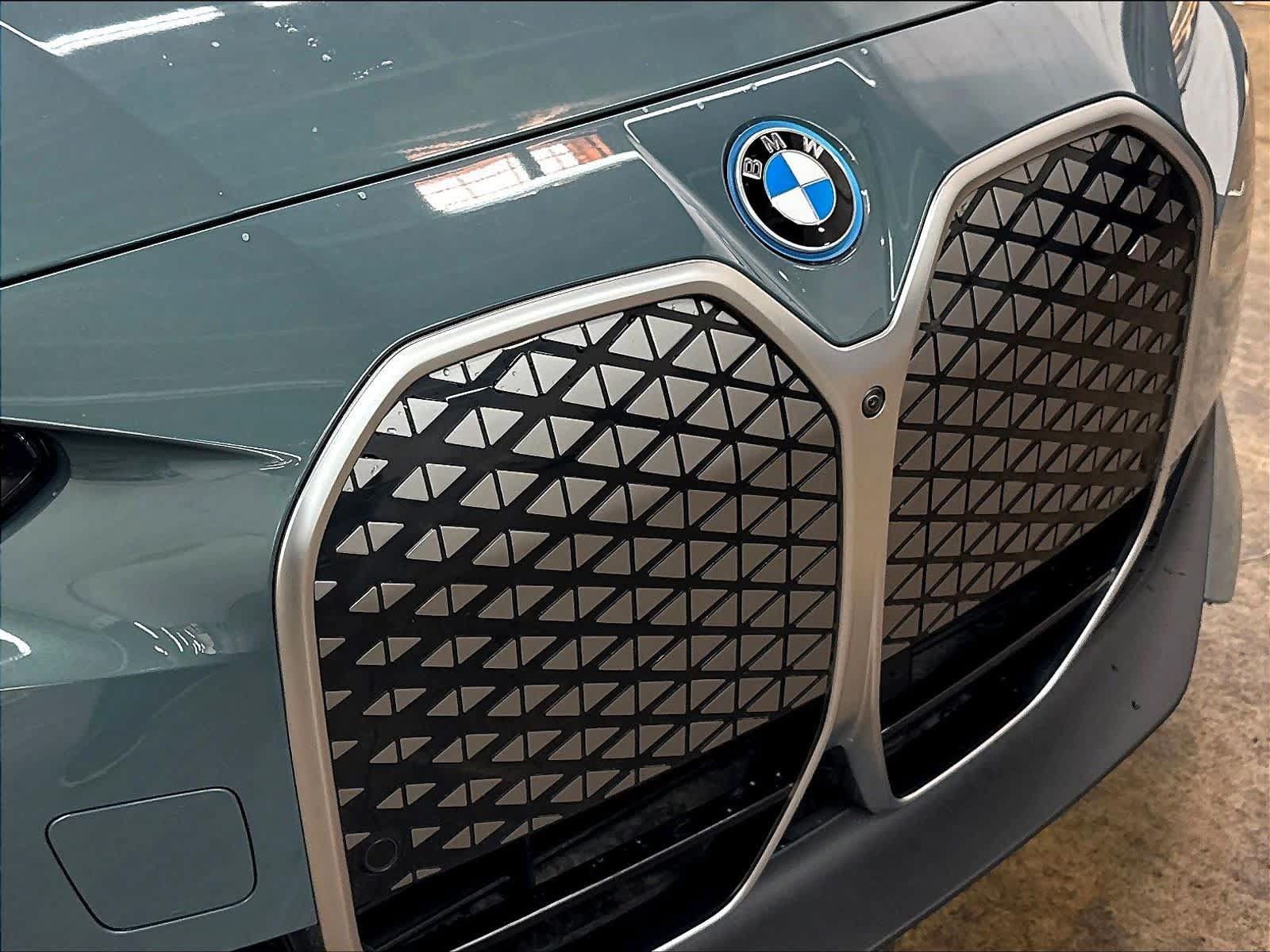 Used 2025 BMW i4 eDrive40 w/ Premium Package RWD image 33