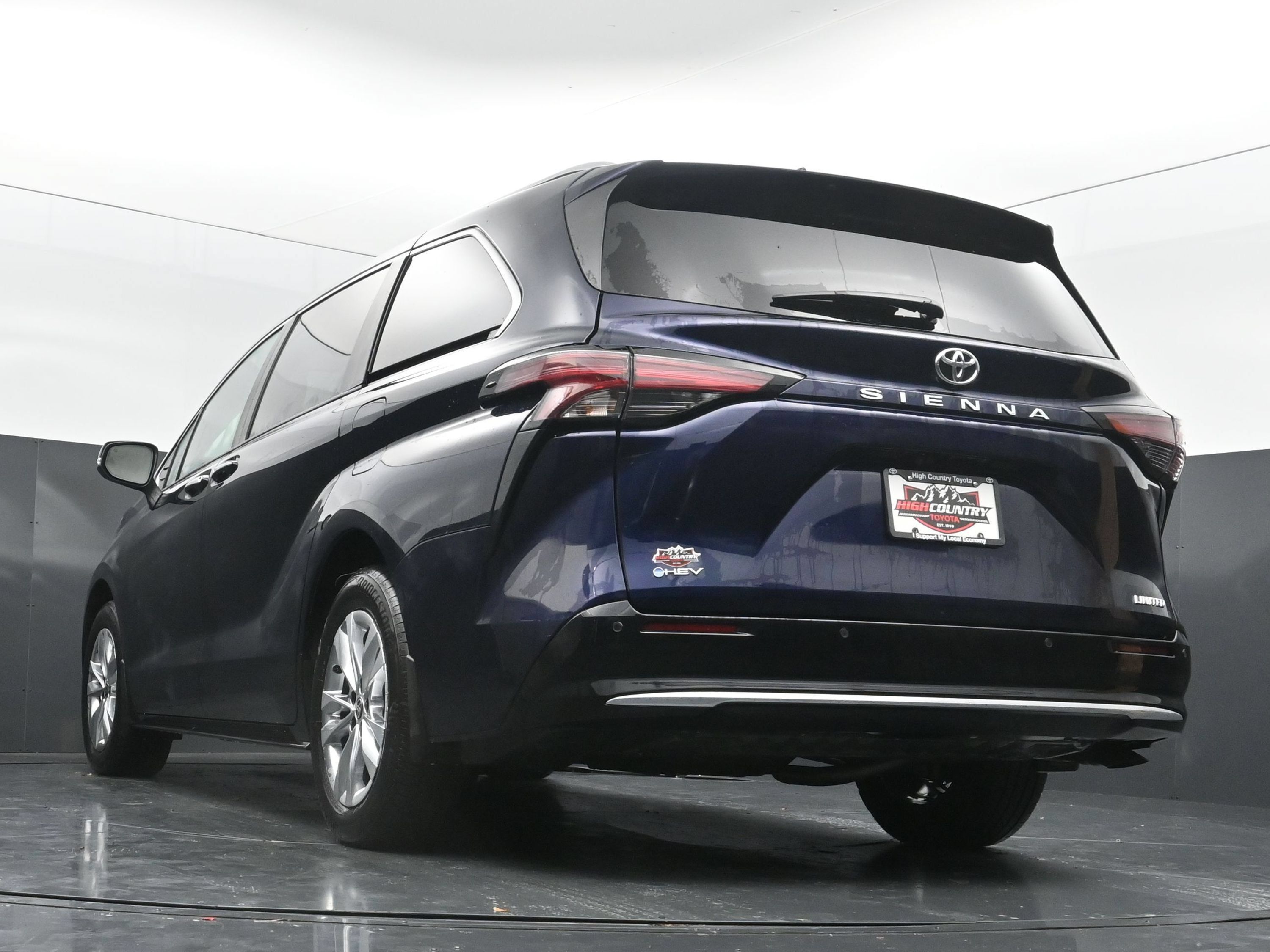 Used 2026 Toyota Sienna Limited FWD image 39