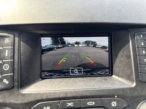 Used 2019 Ford Edge SE image 19