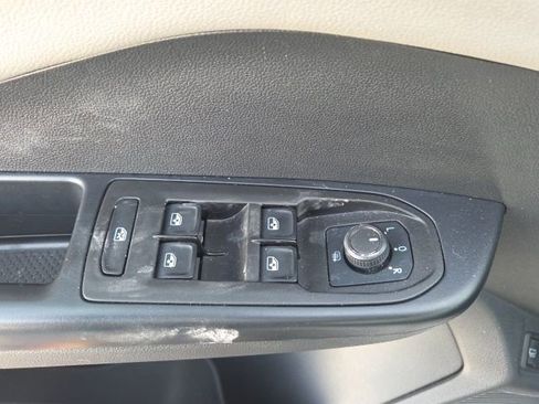 Used 2024 Volkswagen Taos SE image 24