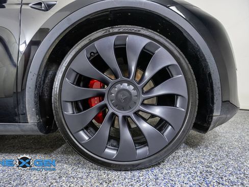 Used 2024 Tesla Model Y Performance AWD/4WD image 43