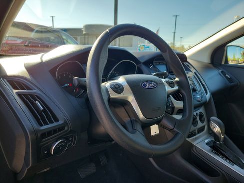 Used 2012 Ford Focus SE FWD image 18