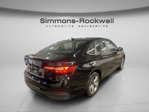 Used 2024 Volkswagen Jetta SE image 5