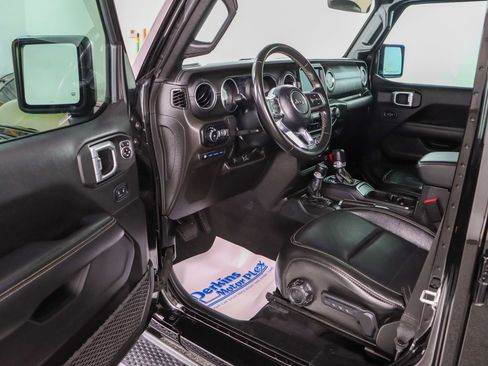 Used 2022 Jeep Wrangler Unlimited Sahara AWD/4WD image 3