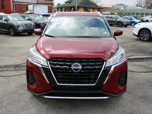 Certified 2024 Nissan Kicks SV image 9