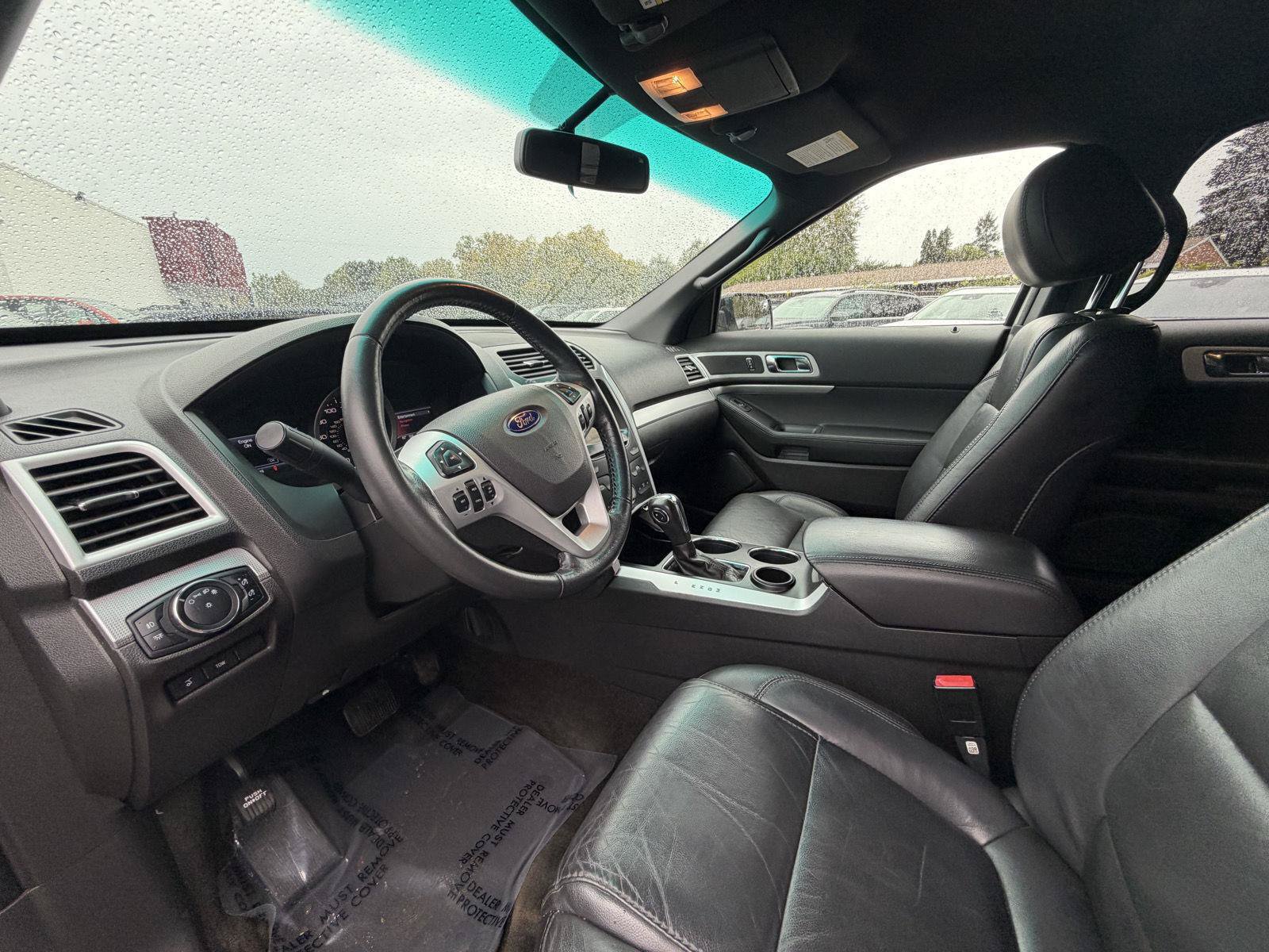 Used 2014 Ford Explorer XLT w/ Equipment Group 202A FWD image 13