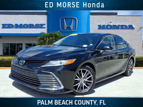 Used 2021 Toyota Camry XLE image 1