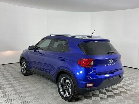 Used 2023 Hyundai Venue SEL FWD image 7