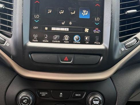 Used 2016 Jeep Cherokee Limited AWD/4WD image 12
