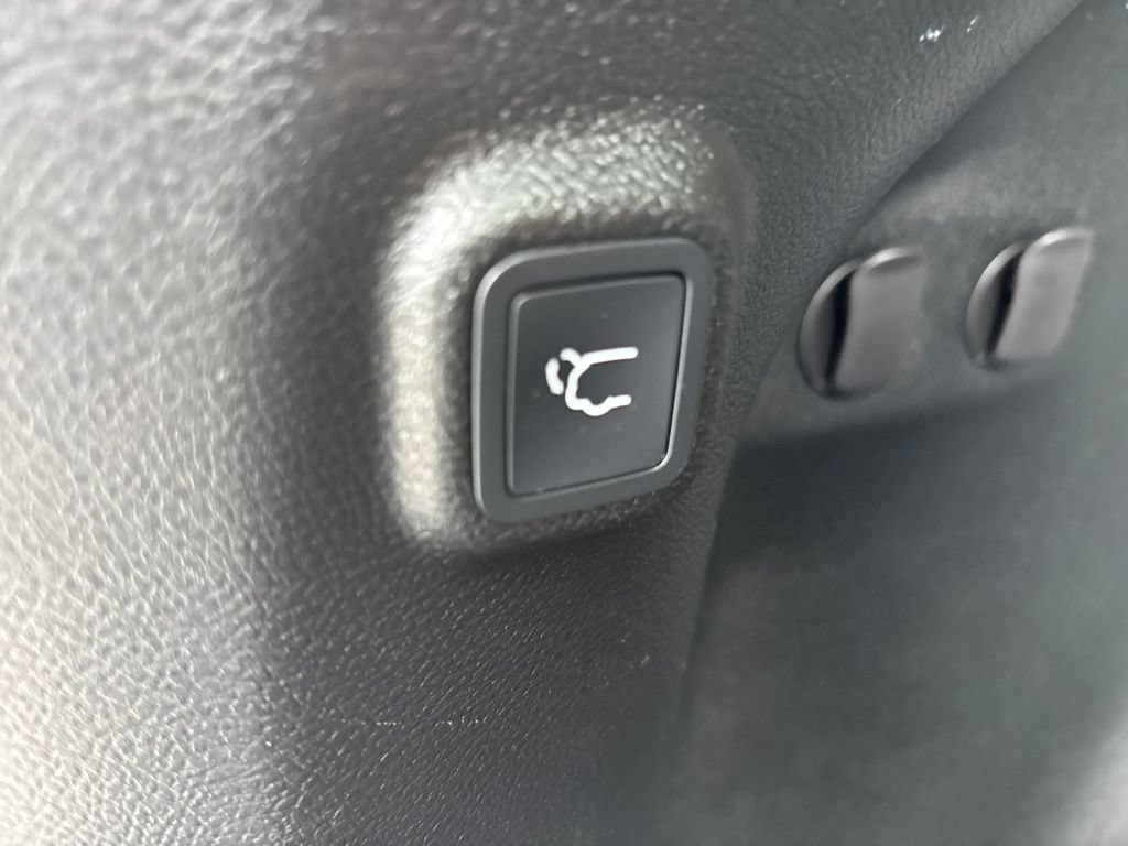 Used 2023 Jeep Cherokee Altitude Lux AWD/4WD image 40
