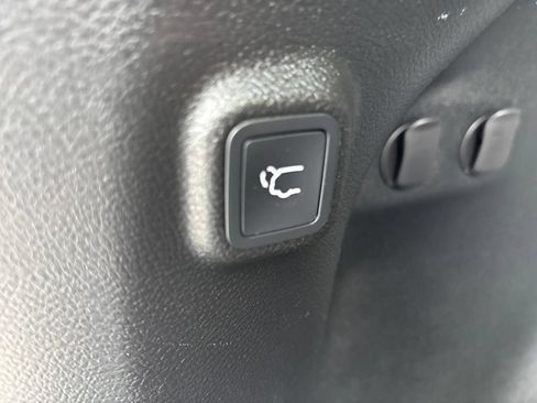 Used 2023 Jeep Cherokee Altitude Lux AWD/4WD image 40