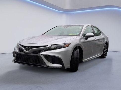 Used 2024 Toyota Camry SE FWD image 11