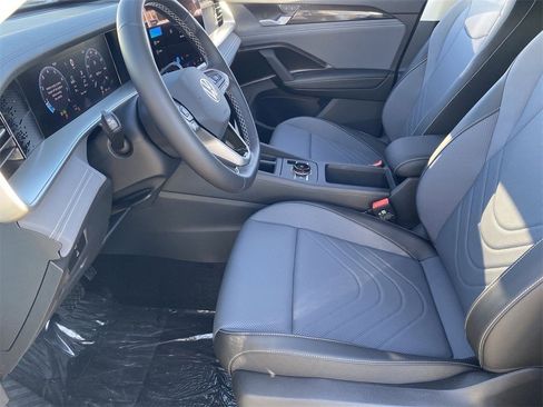 New 2026 Volkswagen Tiguan SE image 15