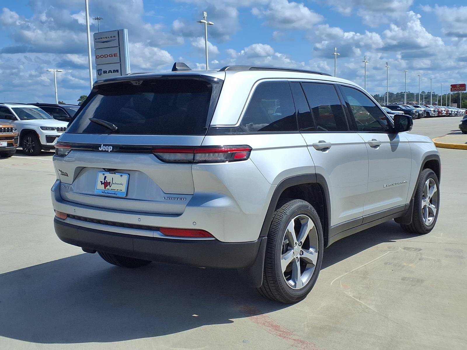 New 2026 Jeep Grand Cherokee Limited w/ Luxury Tech Group II AWD/4WD image 6