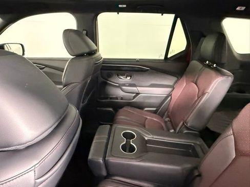 Used 2025 Honda Pilot Black Edition image 38