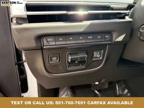 Used 2025 Cadillac Escalade ESV Sport Platinum AWD/4WD image 17