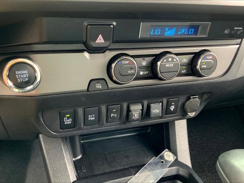 Used 2022 Toyota Tacoma TRD Sport w/ Technology Package RWD image 32