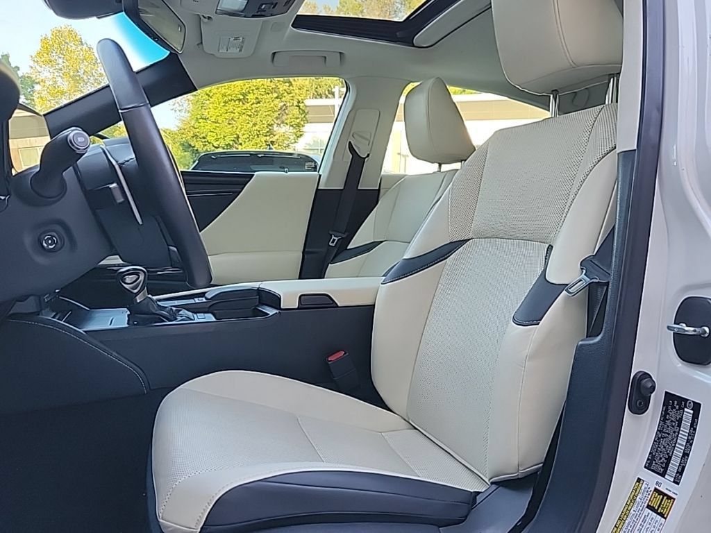 Used 2022 Lexus ES 350 w/ Premium Package FWD image 7