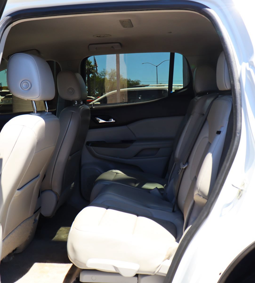 Used 2020 GMC Acadia SLT w/ LPO, Cargo Package FWD image 35