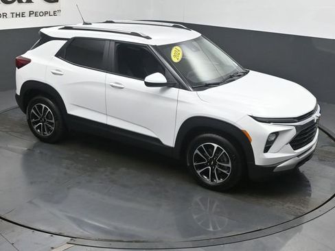 Used 2024 Chevrolet TrailBlazer LT w/ LT Cold Weather Package FWD image 38