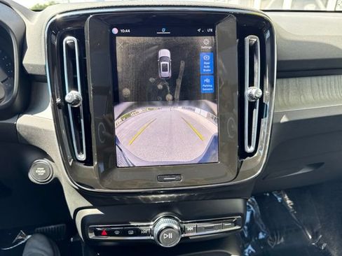 Certified 2025 Volvo XC40 B5 Core AWD/4WD image 25