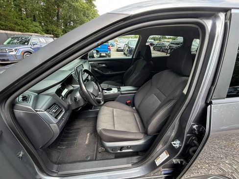 Used 2025 Nissan Rogue SV FWD image 37
