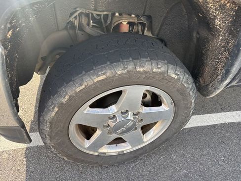 Used 2015 GMC Sierra 2500 SLT w/ Suspension Package, Off-Road image 2