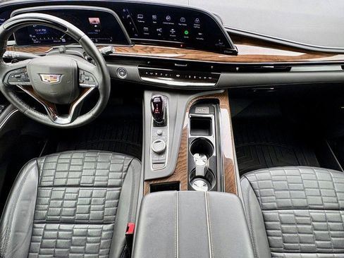 Used 2024 Cadillac Escalade ESV Sport Platinum image 16