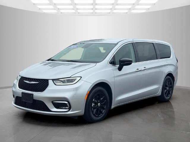 Certified 2024 Chrysler Pacifica Touring-L FWD image 3