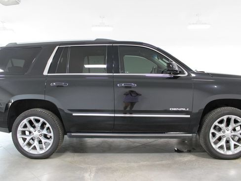 Used 2017 GMC Yukon Denali w/ Open Road Package AWD/4WD image 12