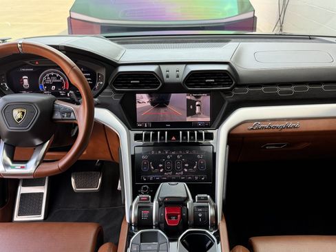 Used 2019 Lamborghini Urus AWD/4WD image 29
