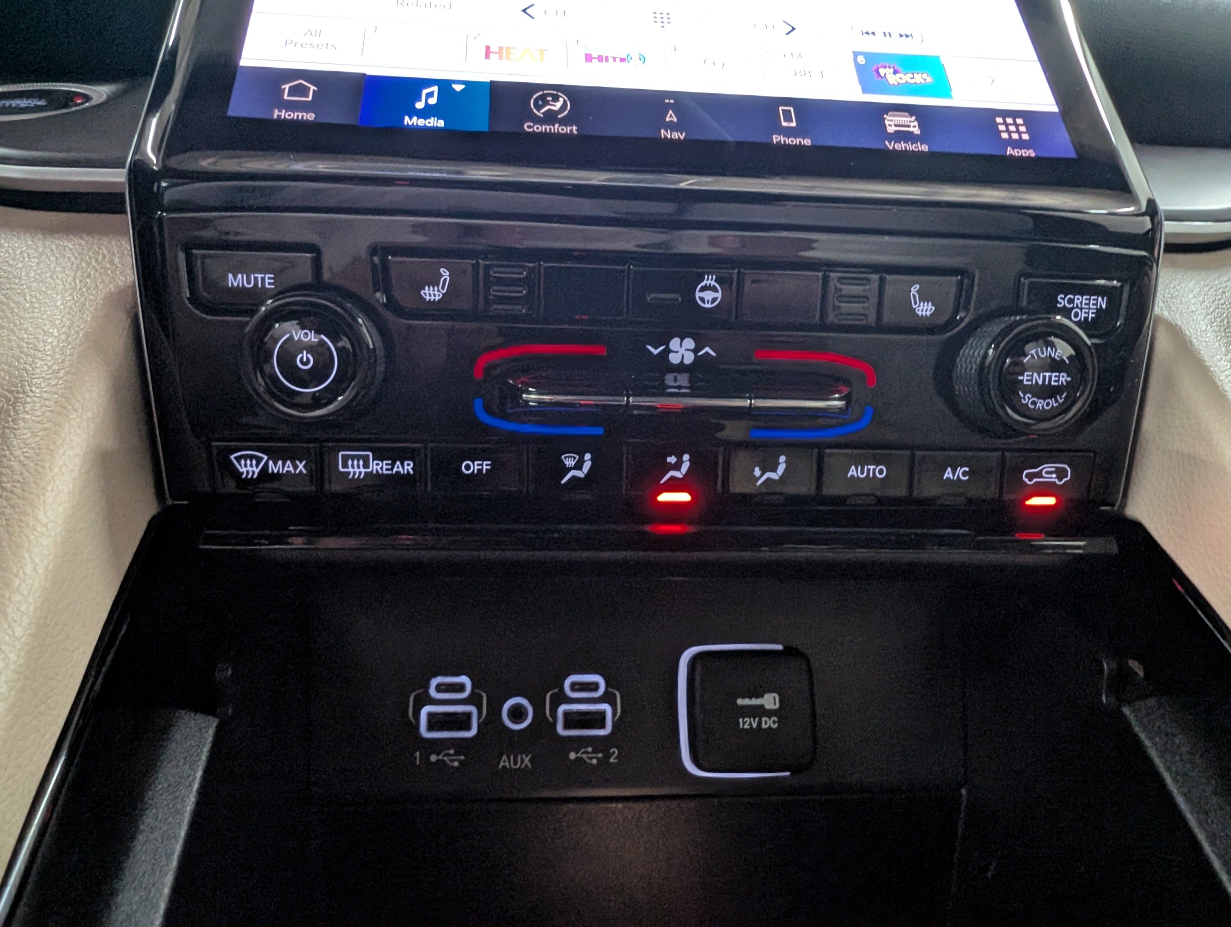 Used 2023 Jeep Grand Cherokee Limited AWD/4WD image 16