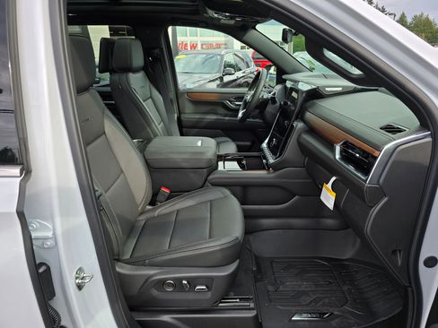 New 2026 GMC Yukon Denali w/ Denali Reserve Package AWD/4WD image 11