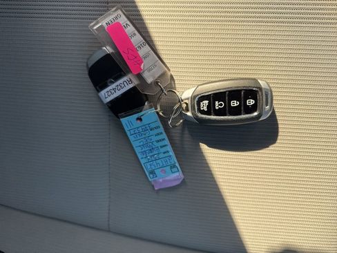 Used 2024 Hyundai Venue SEL image 33