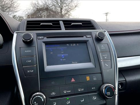 Used 2017 Toyota Camry SE image 32