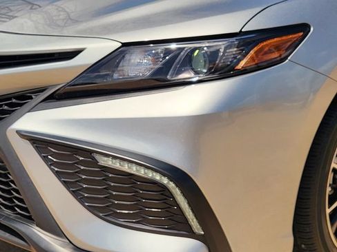 Used 2024 Toyota Camry SE FWD image 6