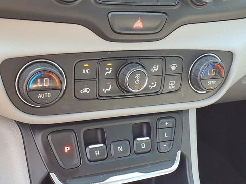 Used 2020 GMC Terrain SLE w/ Driver Convenience Package AWD/4WD image 19