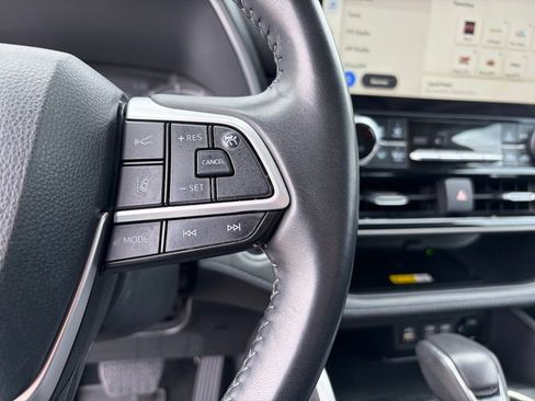 Used 2023 Toyota Highlander XLE image 24