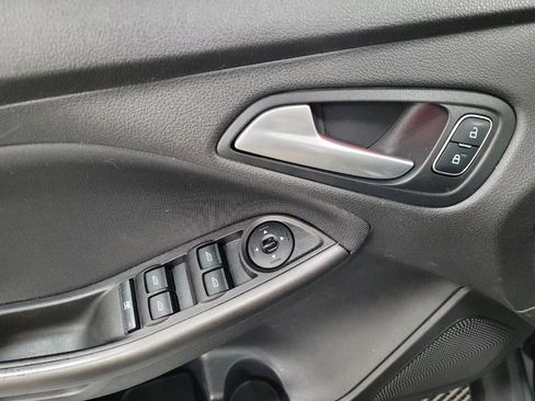 Used 2017 Ford Focus SEL FWD image 27