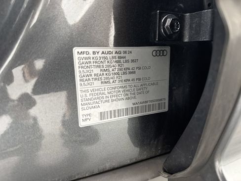 Used 2025 Audi SQ7 Premium Plus AWD/4WD image 38