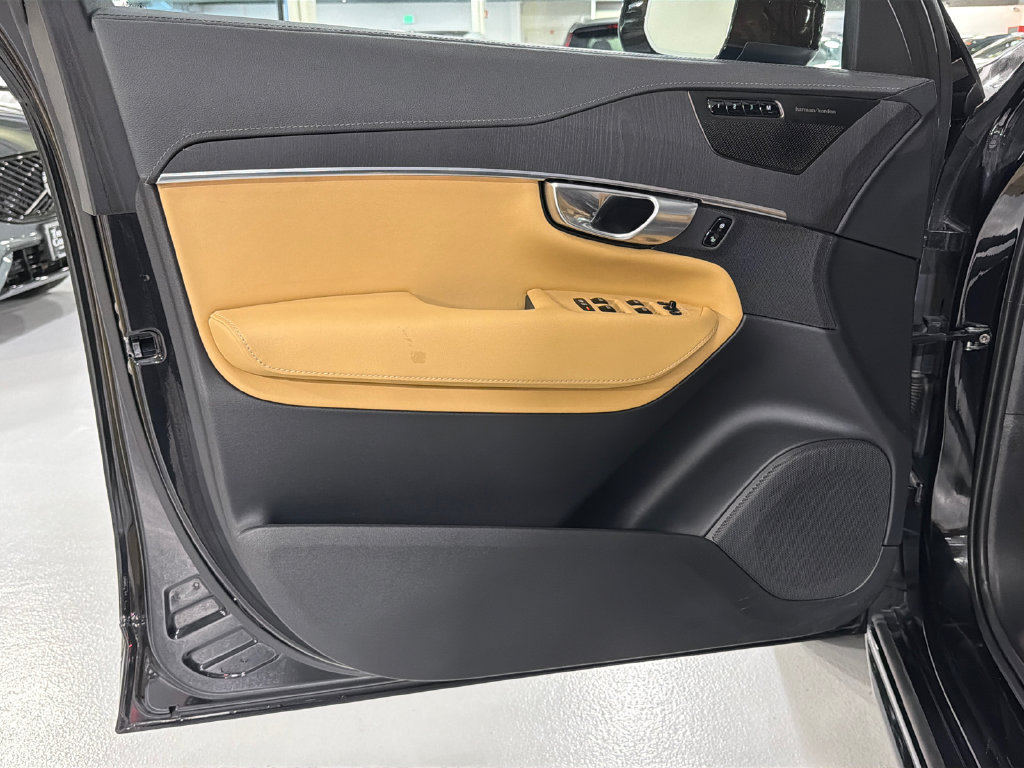 Certified 2023 Volvo XC90 B6 Ultimate w/ Protection Package Premier AWD/4WD image 9