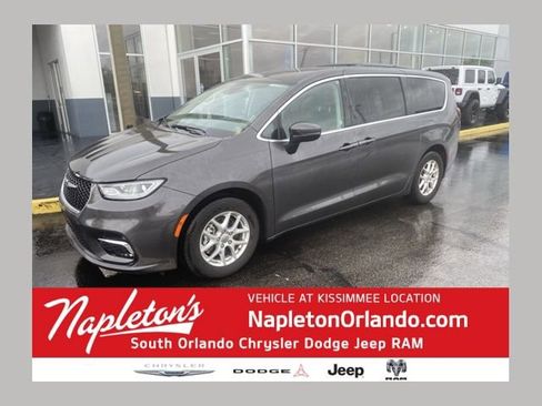 Used 2023 Chrysler Pacifica Touring-L image 1